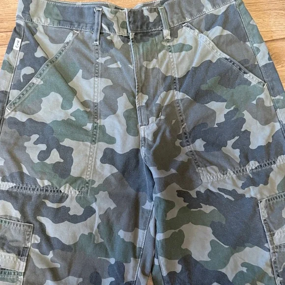 Citizens of Humanity Camo Cargo Pant Size 28 Like New Condition - Picture 2 of 7
